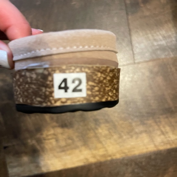 Shoes - Picture 3 of 4